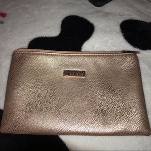 Cosmetic pouch